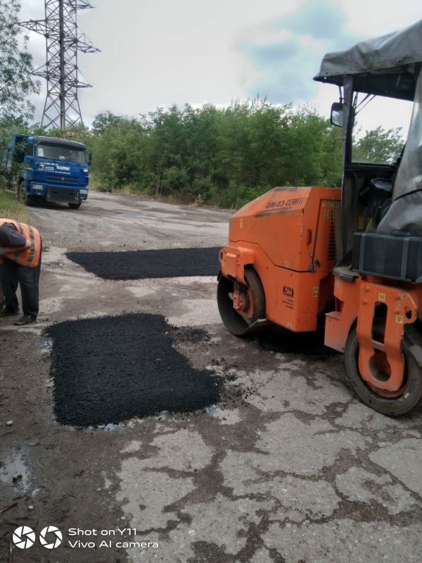 Евгений Морозов: Провел рабочее совещание с руководителями предприятий, которые сегодня отвечают за уют и чистоту города Брянки: МУП "Комсервис" и Брянковский филиал НКО «Единый региональный фонд по управлению...