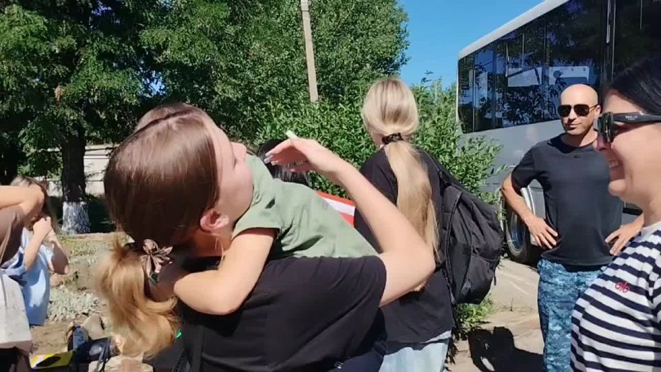 15 школьников из Перевальского округа вернулись из Оренбургской области, где отдыхали в оздоровительном лагере «Солнечный»