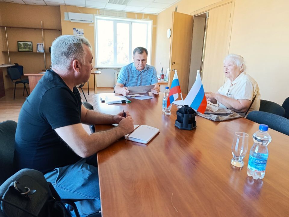 Сегодня у первого заместителя Главы Администрации городского округа города Рубежное Луганской Народной Республики Игоря Шмидта состоялся очередной прием граждан