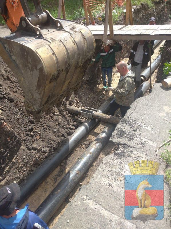 МУП "Водоканал" Лисичанска ежедневно проводит работу по устранению аварийных ситуаций, ремонту водопроводных сетей и замене труб водоснабжения и канализации