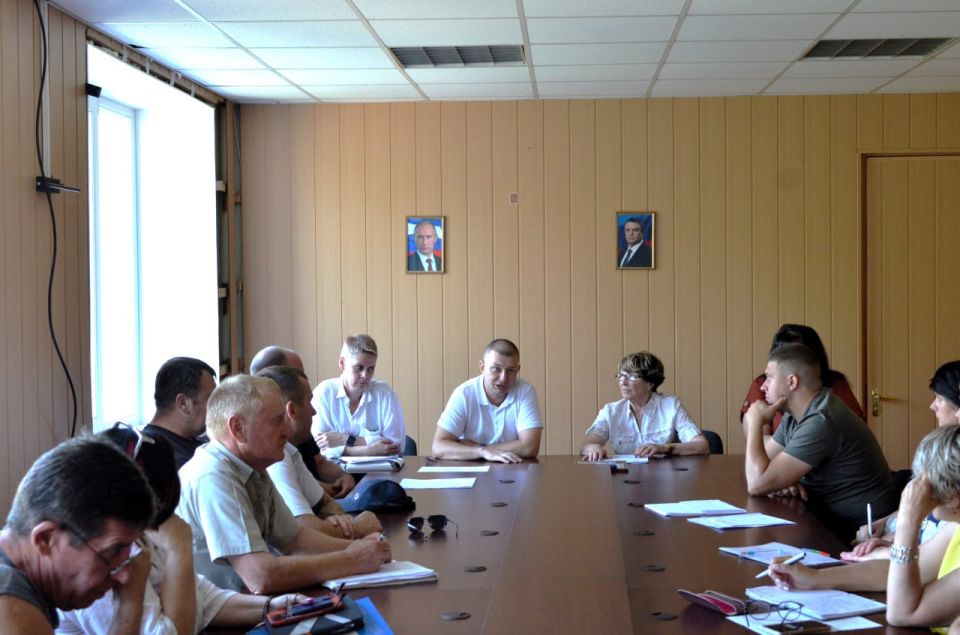 Евгений Шаталин: Принял участие в заседании Совета депутатов города Рубежное, где ответил на интересующие их вопросы