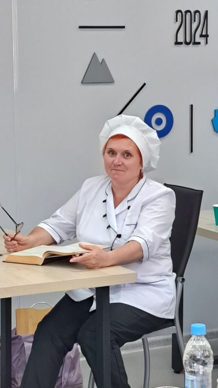 Андрей Рубанцов: Повар из Ровеньковской школы №5 им. "Молодой гвардии" приняла участие во Всероссийском конкурсе «Лучший по профессии»
