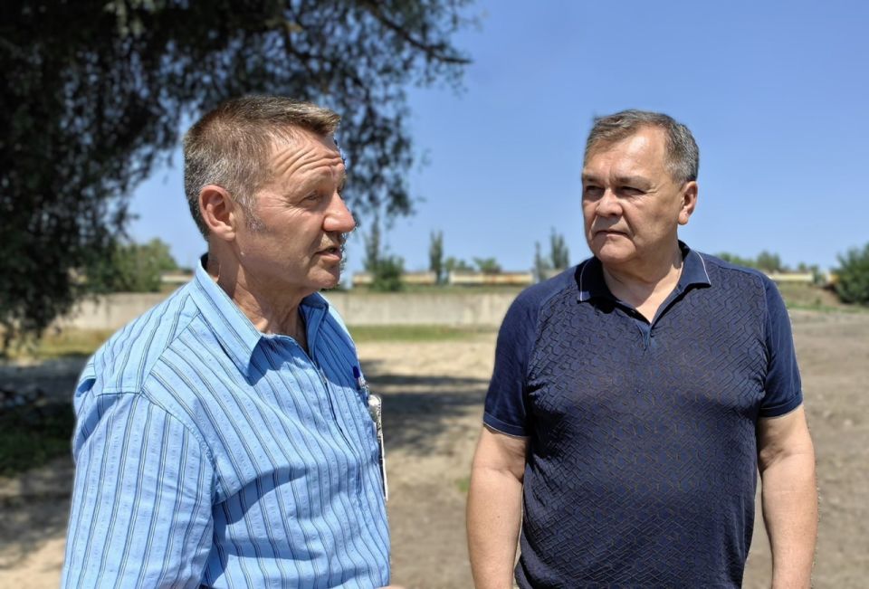 Первый заместитель Главы города Рубежное Игорь Шмидт вместе с профильными специалистами администрации и МУП «ДЭП города Рубежное» посетили озеро «Песчаное»