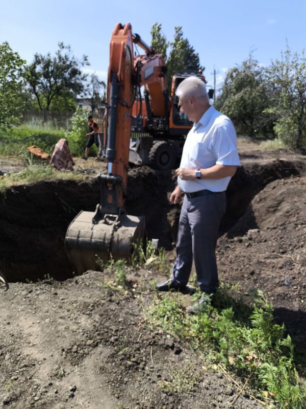 Сергей Козенко: В данный момент нахожусь на месте, где произошла аварийная ситуация на участке водовода вдоль автотрассы в районе Суходольской ЦОФ