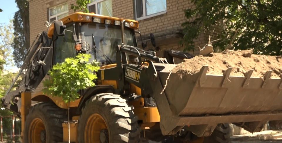 Сергей Козенко: В рамках специального инфраструктурного проекта специалисты Тюменской компании «РЕМиСТР» продолжают работы по замене теплотрассы на территории детского сада «Акварель»