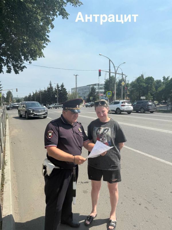 Сотрудники Госавтоинспекции ОМВД России "Перевальский", «Антрацитовский», «Белокуракинский», «Меловский» провели профилактические мероприятия с водителями и пешеходами
