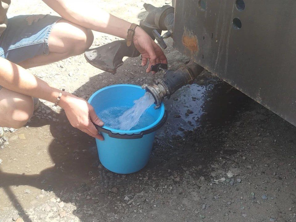 В Брянке в ЛНР осуществляют подвоз воды по заявкам жителей
