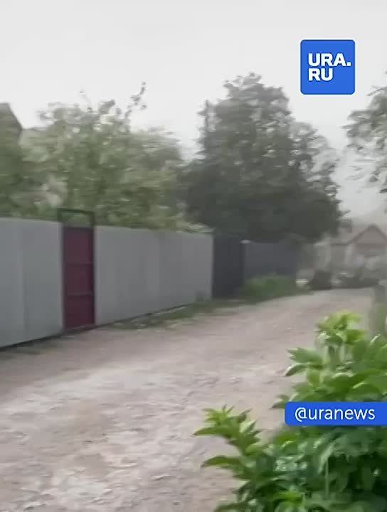 Более 144 тысяч абонентов остались без света в ЛНР из-за непогоды, сообщила пресс-служба правительства республики