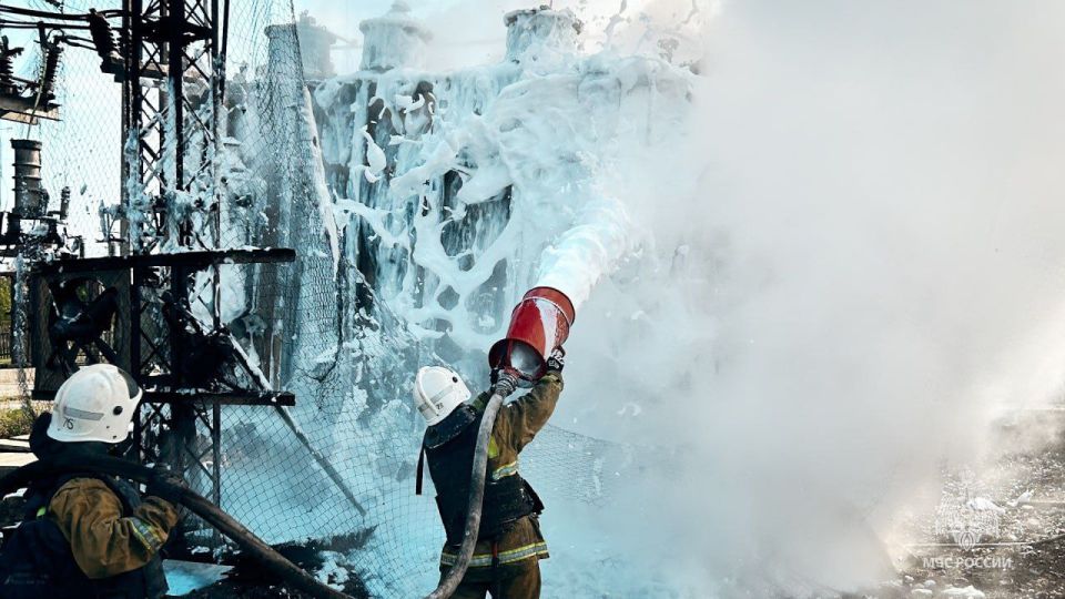 МЧС России потушили трансформаторную подстанцию в Кременной