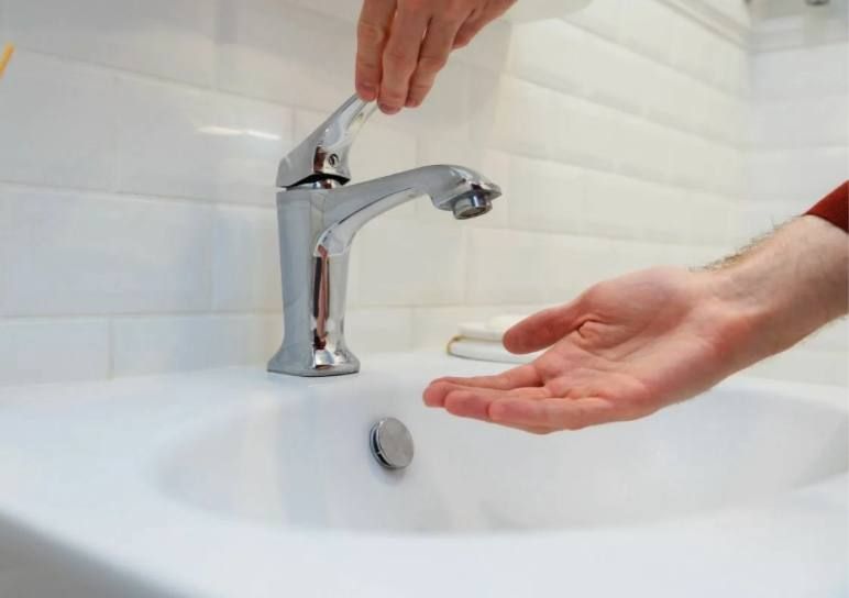 ОПЕРАТИВНАЯ СВОДКА. Ситуация с водоснабжением Специалисты «Луганскводы» поэтапно восстанавливают режим подачи воды по магистральным водоводам и насосных станций, после аварии на Славяносербской насосной станции Так...