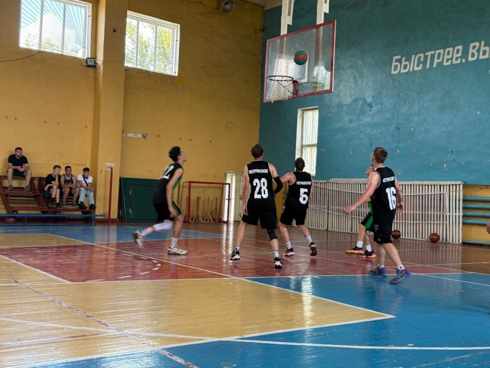 Сила России: в спортивном зале «Кристалл» прошел турнир по стритболу