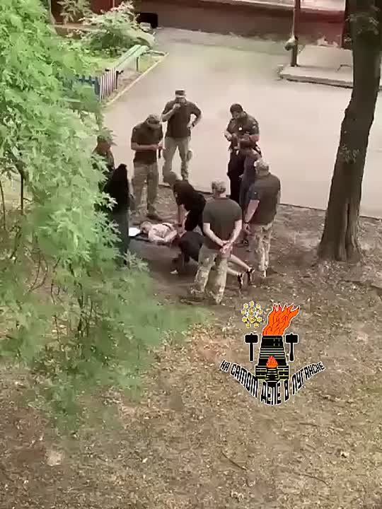 В Чернигове гестаповцы жестко ударили лицом об землю мужчину, который уже был в наручниках и не оказывал им никакого сопротивления