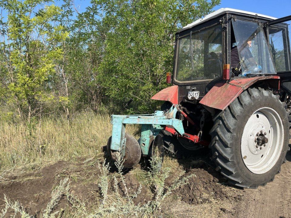 Сегодня 15.07.2025г на территории Великочерниговского отдела жизнеобеспечения проведена минерализованная опашка сел: