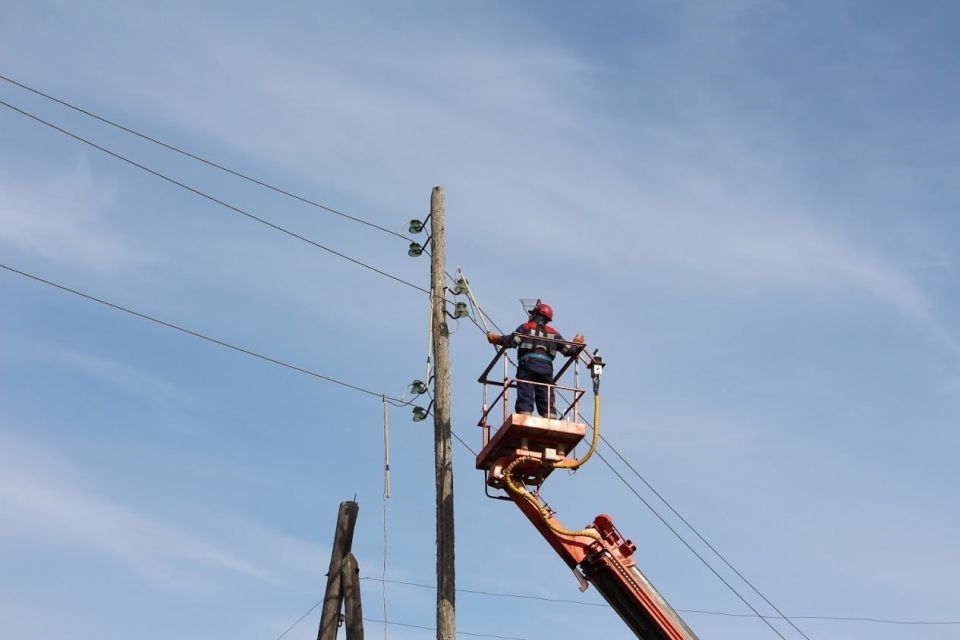 Работы по восстановлению электроснабжения продолжаются