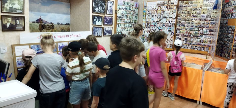 Сотрудники Дома культуры им. Ленина пгт Новодарьевка провели экскурсию в музей «Путешествие в историю»