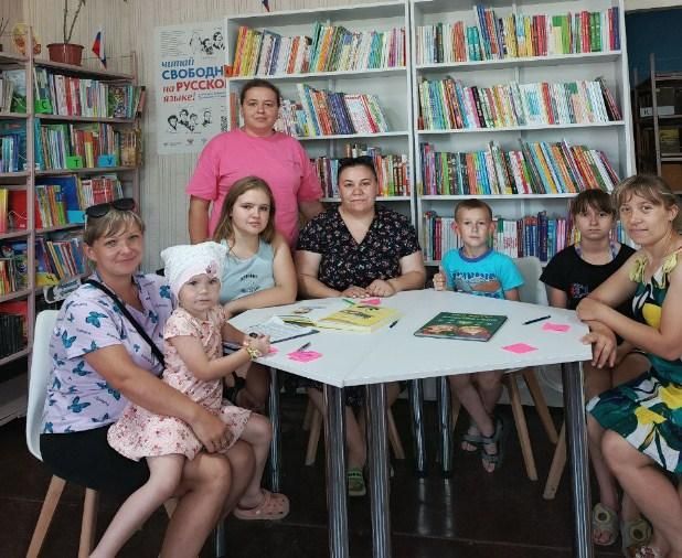 В библиотеке пгт. Юрьевка прошла беседа "Твоя профессия-твое будущее"