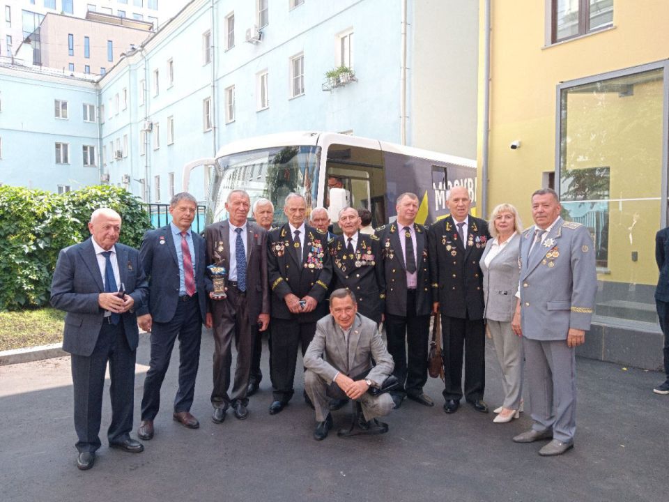 Почетные шахтеры-стахановцы, представители ветеранского актива с рабочим визитом находятся в Москве