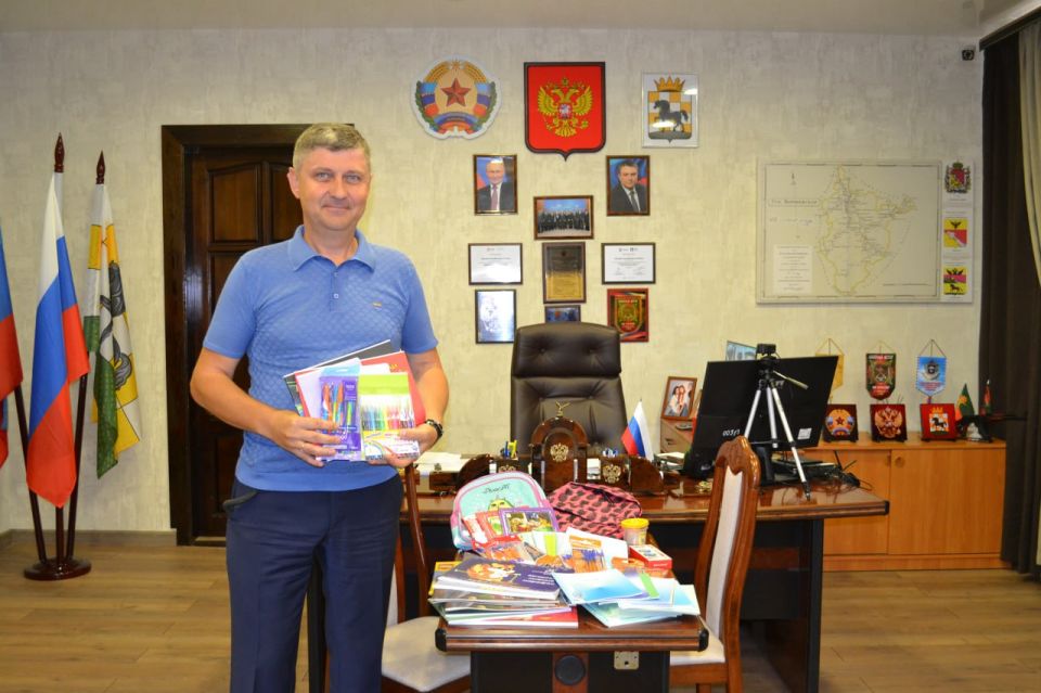 Владимир Чернев: Принял участие в акции «Собери ребёнка в школу»