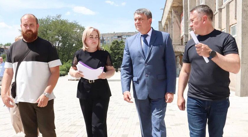 ����� � ����� ���������� ��� �������� �� ������� 25-����� ������ � �������� � ��������