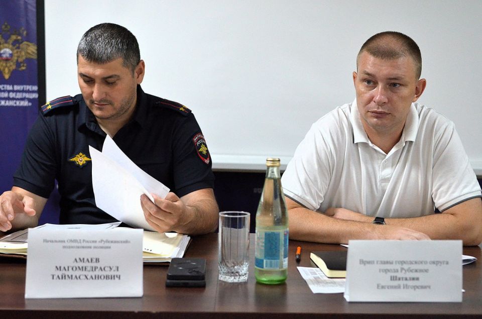 Евгений Шаталин: Совместно с начальником ОМВД России «Рубежанский», подполковником полиции Магомедрасулом Амаевым заслушали отчет о проделанной работе отдела за первое полугодие