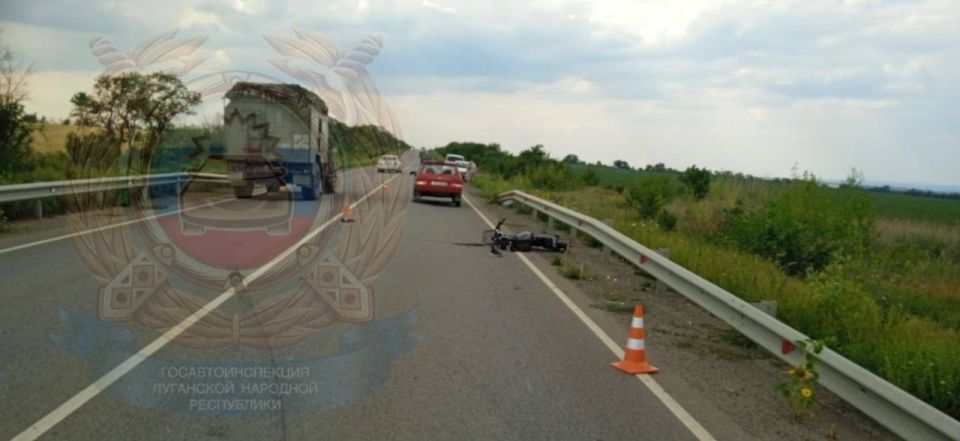 Сотрудники полиции устанавливают обстоятельства смертельного ДТП