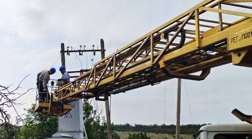 Специалисты «Луганскэнерго» полностью восстановили электроснабжение всех абонентов в ЛНР, нарушенное из-за непогоды