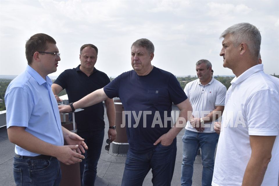 В Брянке продолжаются восстановительные работы силами специалистов из региона-шефа