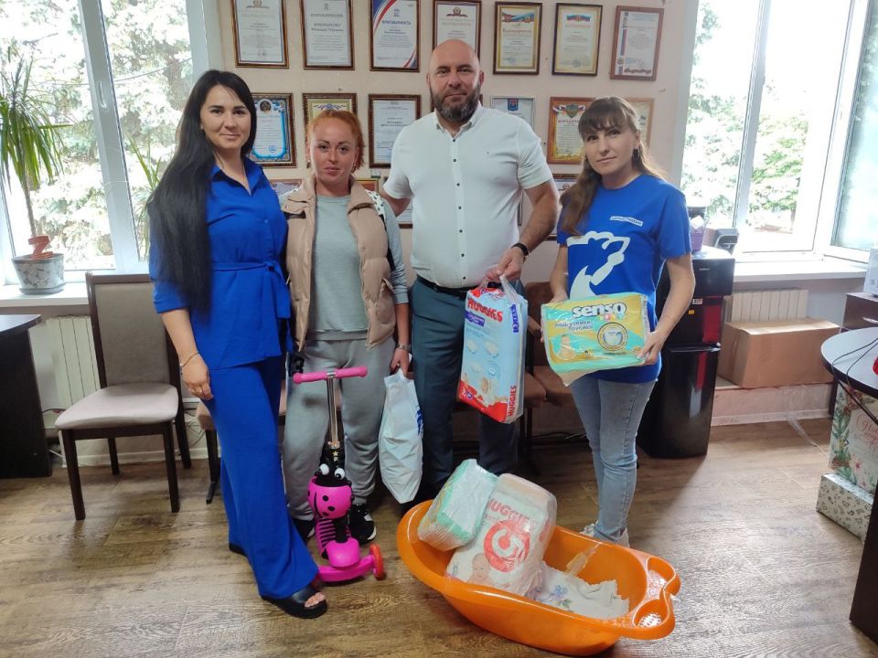 «Своих не бросаем». Секретарь местного отделения партии «ЕДИНАЯ РОССИЯ» Вячеслав Третьяков совместно с координатором «Женского Движения» Русланой Боярской встретились с семьями участников СВО