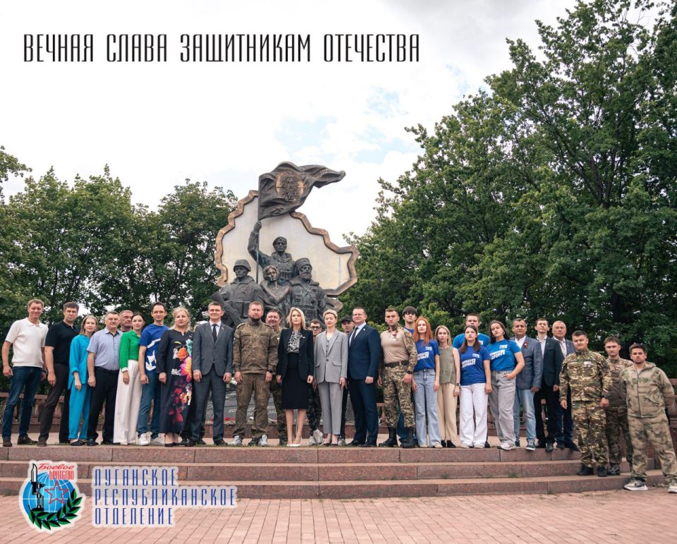 1 июля в День ветеранов боевых действий активисты провели автопробег с остановками у знаковых памятников, связанных с героической защитой Луганской Народной Республики