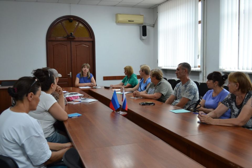 Владимир Чернев: Сегодня сотрудники отдела опеки, попечительства и патронажа Администрации Старобельского муниципального округа провели важный семинар на тему "Права и обязанности опекуна"