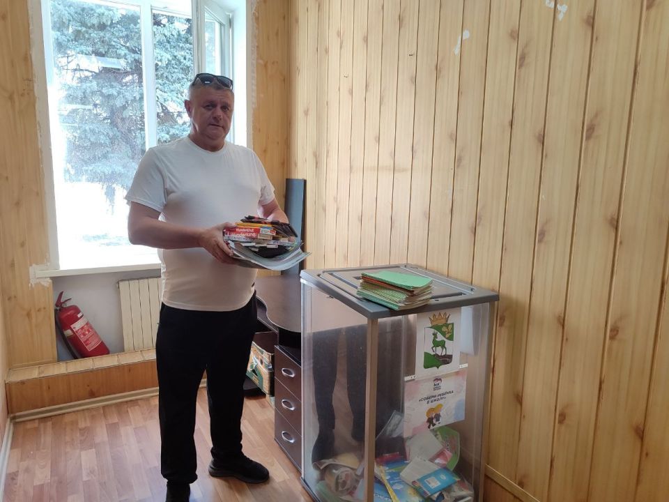 Депутаты присоединились к акции от партии «ЕДИНАЯ РОССИЯ» «Собери ребенка в школу»