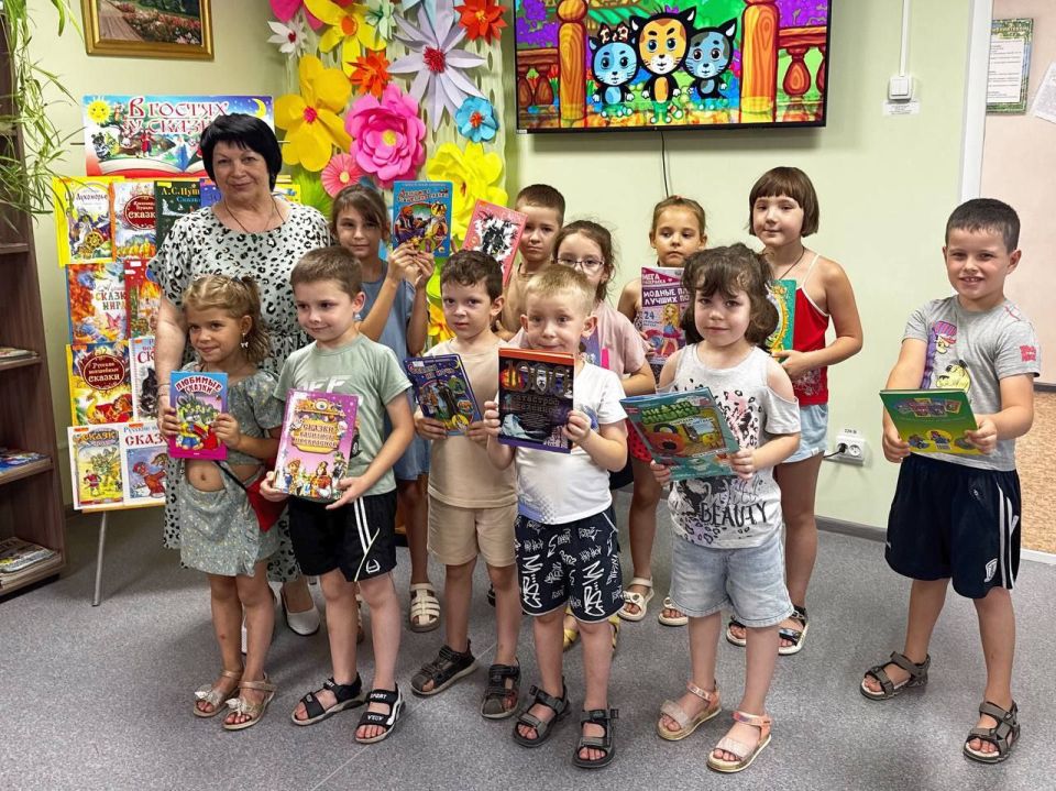 Сергей Колягин: Лето у маленьких первомайцев проходит не только весело, но и полезно