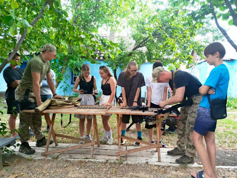 Андрей Рубанцов: Ровеньковский центр детского, юношеского туризма и краеведения продолжает свою работу по военно-патриотическому воспитанию подрастающего поколения ровенчан