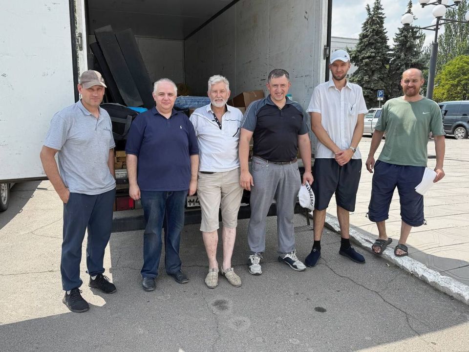 Сергей Колягин: Наш городской округ вновь посетила бригада волонтеров из города Воронежа под руководством Сергея Яковлева для оказания помощи постоянно проживающим в городе Попасная гражданам в улучшении их жилищных условий
