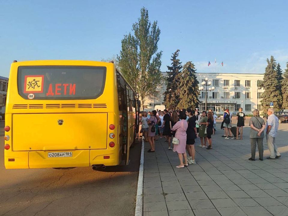Сергей Колягин: Сегодня утром группа детей из нашего городского округа, завершающая этот летний сезон в Спортивно-оздоровительном центре «Дружба» города Малоярославец, отправилась на отдых в Калужскую область