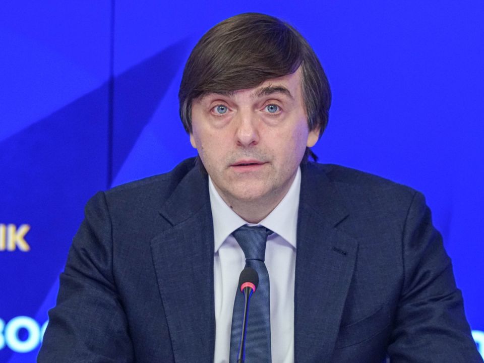 Раскрыты имена первых министров и депутатов, перешедших на мессенджер Max