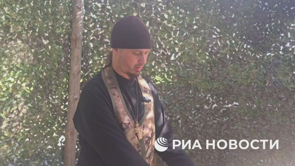 Бронепанели с иконами, которые духовно и физически защищают военнослужащих, получают распространение в зоне СВО, рассказал РИА Новости председатель отдела по взаимодействию с ВС России и правоохранительными органами...