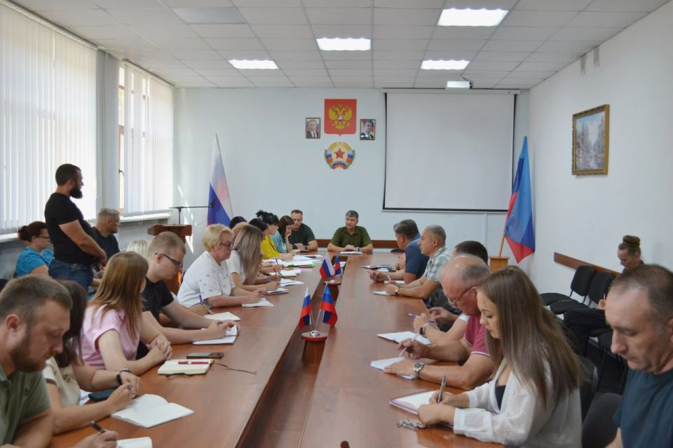Владимир Чернев: Сегодня провел расширенное совещание с руководителями структурных подразделений, а также представителями подведомственных учреждений и предприятий Администрации Старобельского муниципального округа