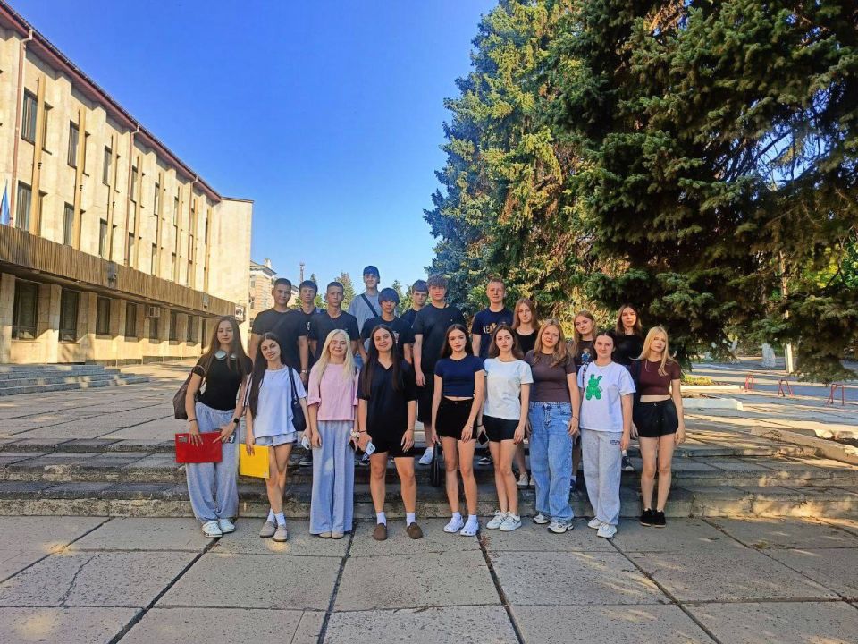 Андрей Рубанцов: В рамках проекта «Университетские смены» с 21 по 31 июля 2025 года, 20 ровеньковских школьников в возрасте 14-17 лет отправились в г. Ставрополь в Северо-Кавказский федеральный университет Опытные...