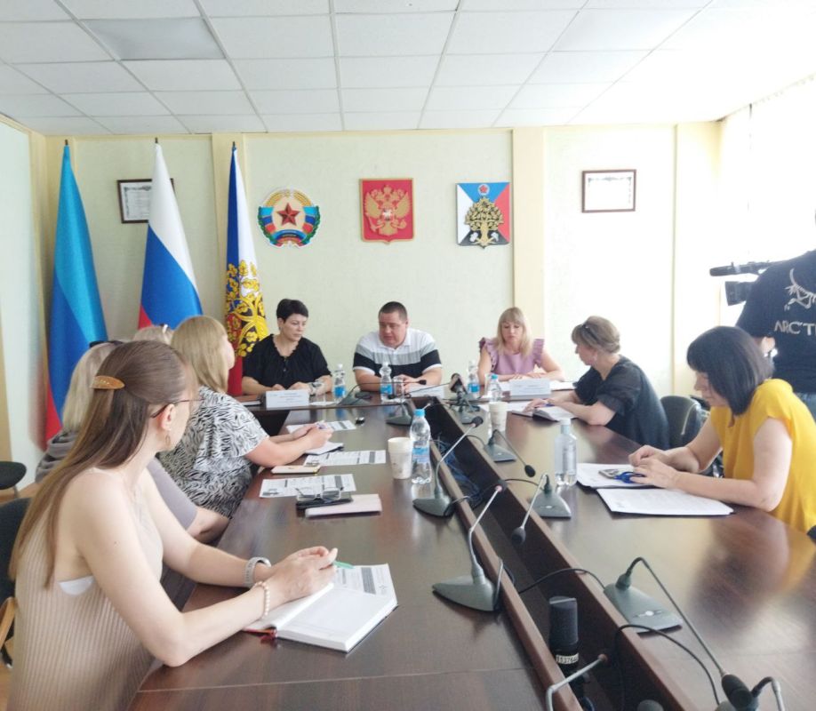 Сегодня в Администрации городского округа город Ровеньки состоялся семинар на тему: «О порядке предоставления субсидий работодателям в 2025 году»