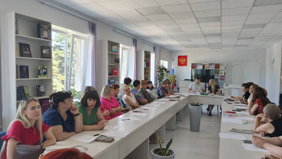 Андрей Рубанцов: В центральной библиотеке им. Г. Сковороды, на базе культурно-просветительского центра «Русское слово», прошел час финансовой грамотности под названием «Финансовая грамотность – шаг к успеху»