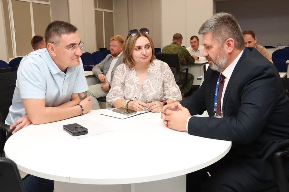 Министр промышленности и торговли ЛНР Владислав Варшавский стал наставником в Региональном кадровом проекте "Герои Луганщины"