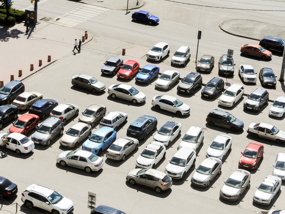 В тюменском МФЦ не согласились с претензиями горожан по поводу захвата парковки