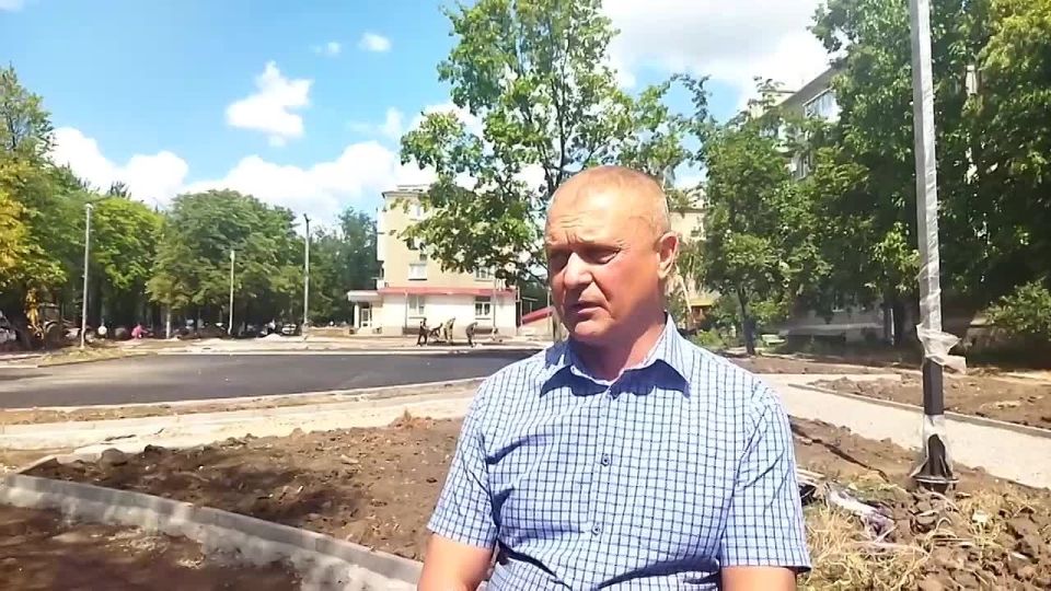 Андрей Рубанцов: . Реализация проекта «Каштановая аллея» в городе Ровеньки продолжается! Ни на день не останавливаются работы, проводимые в рамках реализации федерального проекта «Формирование комфортной городской...