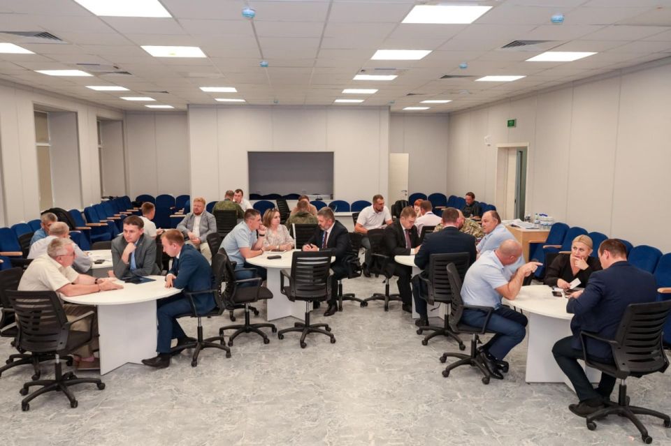 В студенческом центре «Современник» Луганского государственного университета имени Владимира Даля состоялась встреча финалистов регионального кадрового проекта «Герои Луганщины» с наставниками из органов власти и...