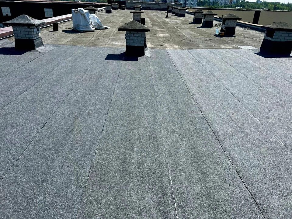 В Лисичанске специалисты из Татарстана восстановили кровлю городской больницы