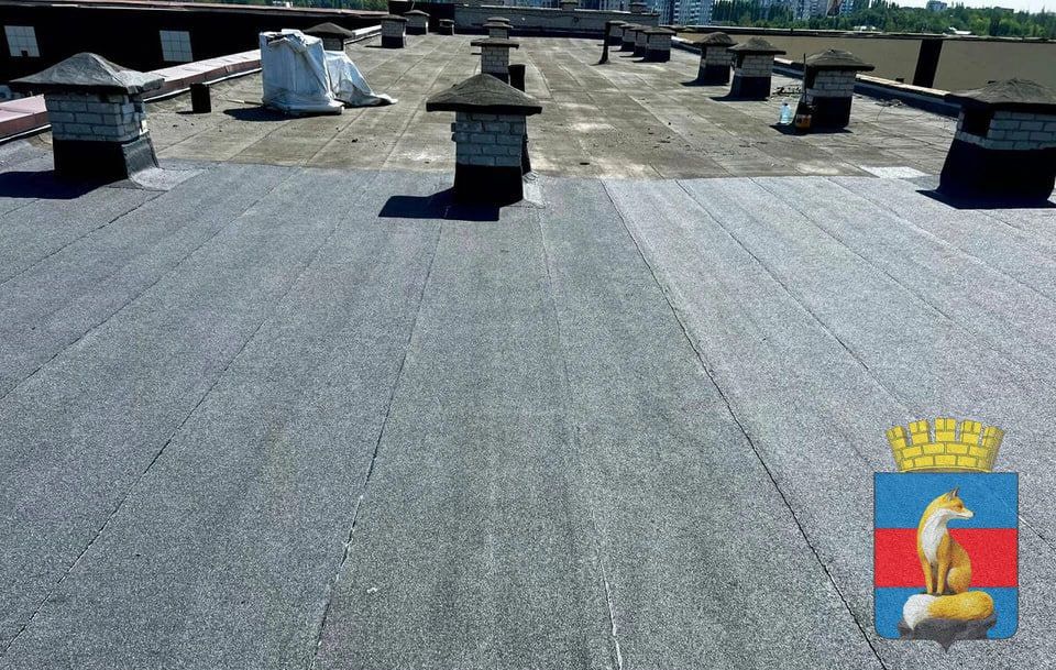 В Лисичанске завершены ремонтные работы поврежденных участков кровли многопрофильной больницы г. Лисичанска