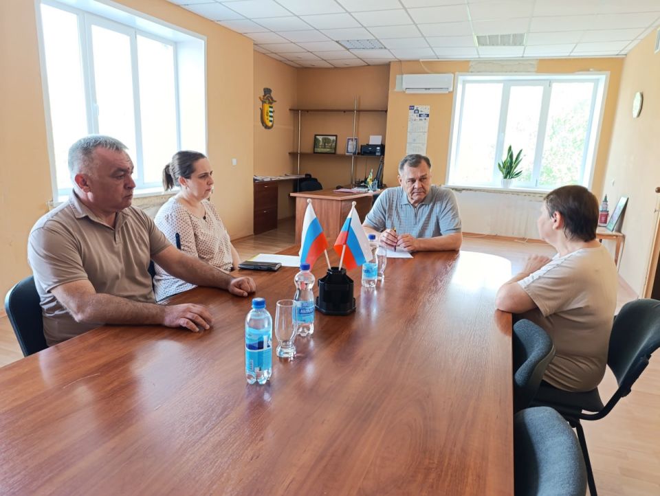 Сегодня первый заместитель Главы Администрации городского округа города Рубежное Луганской Народной Республики Игорь Шмидт провел прием граждан