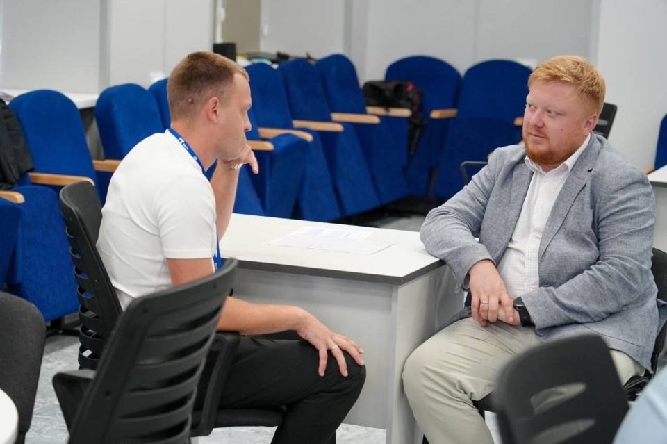 Андрей Рубанцов: Министр образования и науки ЛНР стал наставником в программе «Герои Луганщины» для Игоря Пугачёва – учителя школы №3 из нашего городского округа