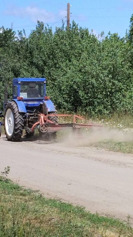 24.07.2025 на территории Петровского отдела жизнеобеспечения, в населенном пункте Войтово был произведен покос сухостоя возле проезжей части, свободных участках и т.д